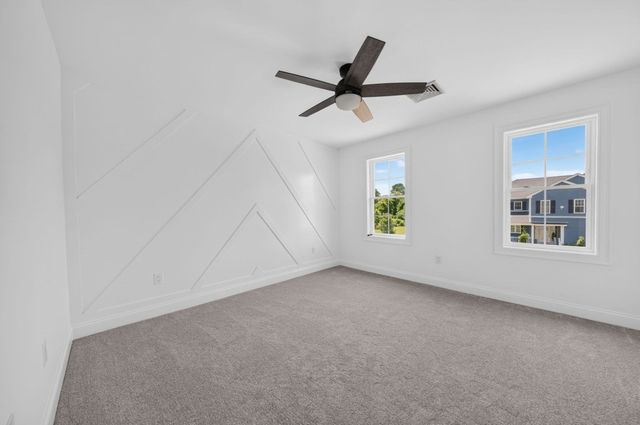 8 Morses Ln, Acushnet, MA 02743
