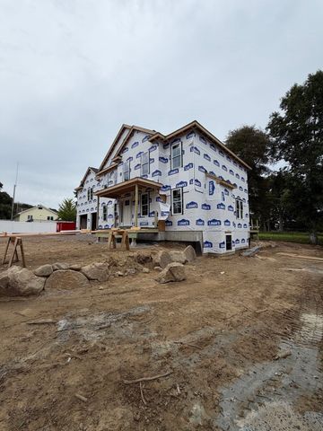 8 Morses Ln, Acushnet, MA 02743
