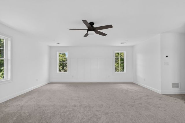 8 Morses Ln, Acushnet, MA 02743
