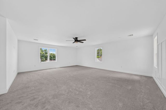 8 Morses Ln, Acushnet, MA 02743