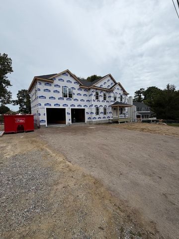 8 Morses Ln, Acushnet, MA 02743
