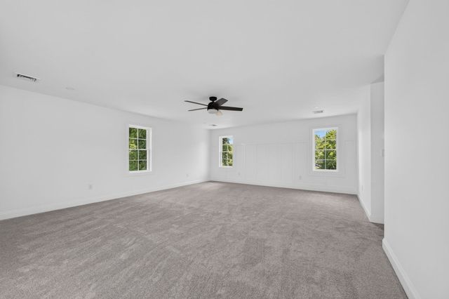 8 Morses Ln, Acushnet, MA 02743