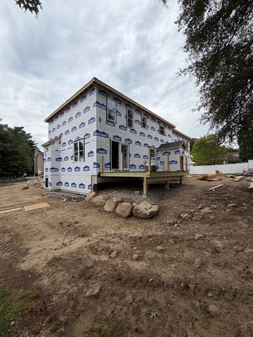 8 Morses Ln, Acushnet, MA 02743