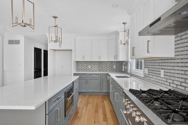 8 Morses Ln, Acushnet, MA 02743