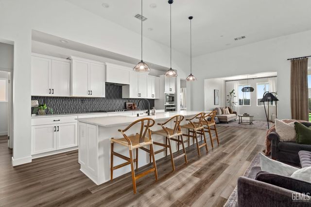 12101 Marquise Drive, Bakersfield, CA 93306