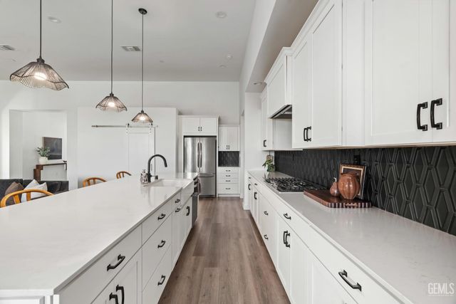 12101 Marquise Drive, Bakersfield, CA 93306