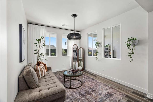12101 Marquise Drive, Bakersfield, CA 93306