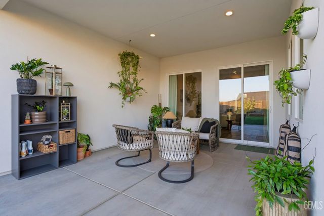 12101 Marquise Drive, Bakersfield, CA 93306