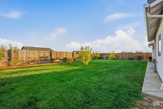 12101 Marquise Drive, Bakersfield, CA 93306