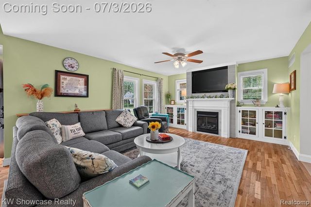 215 S Houghton Street, Milford, MI 48381