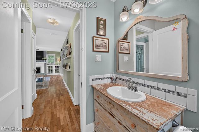 215 S Houghton Street, Milford, MI 48381