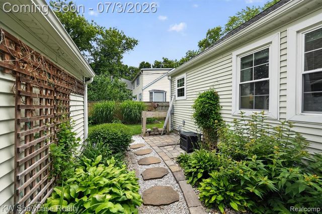 215 S Houghton Street, Milford, MI 48381