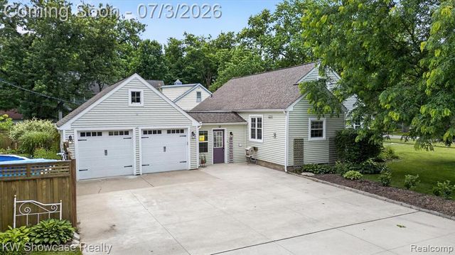 215 S Houghton Street, Milford, MI 48381