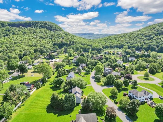 15 Crestview Dr, Deerfield, MA 01373