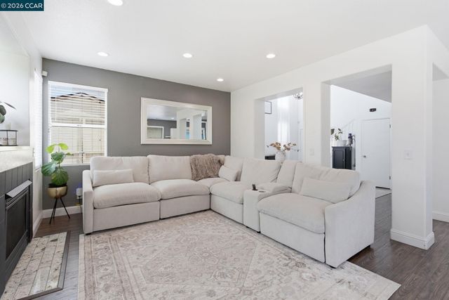 364 Fall Cir, Oakley, CA 94561