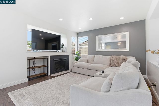 364 Fall Cir, Oakley, CA 94561