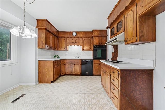 9915 Belleview Avenue, Kansas City, MO 64114