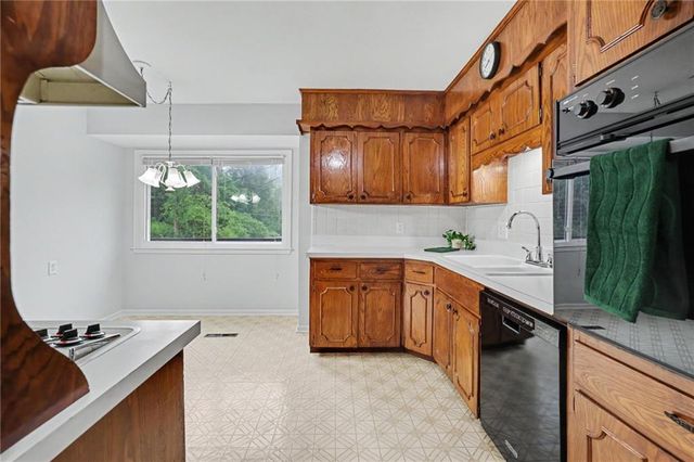 9915 Belleview Avenue, Kansas City, MO 64114