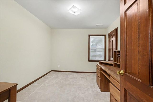 9915 Belleview Avenue, Kansas City, MO 64114