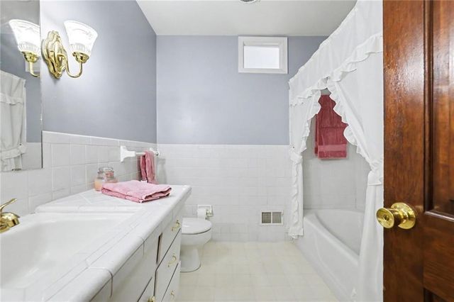 9915 Belleview Avenue, Kansas City, MO 64114