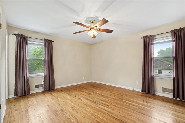 9915 Belleview Avenue, Kansas City, MO 64114