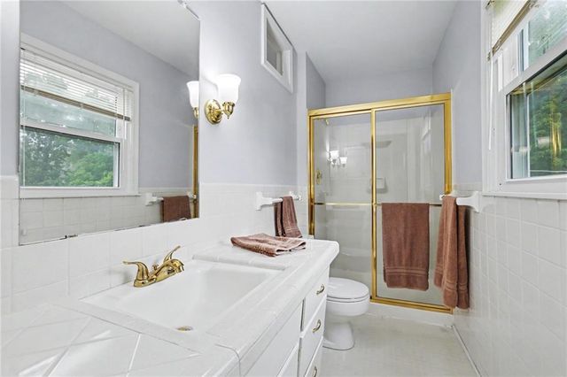 9915 Belleview Avenue, Kansas City, MO 64114