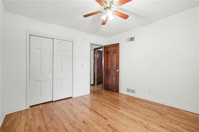9915 Belleview Avenue, Kansas City, MO 64114