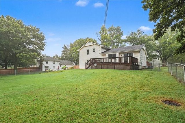 9915 Belleview Avenue, Kansas City, MO 64114