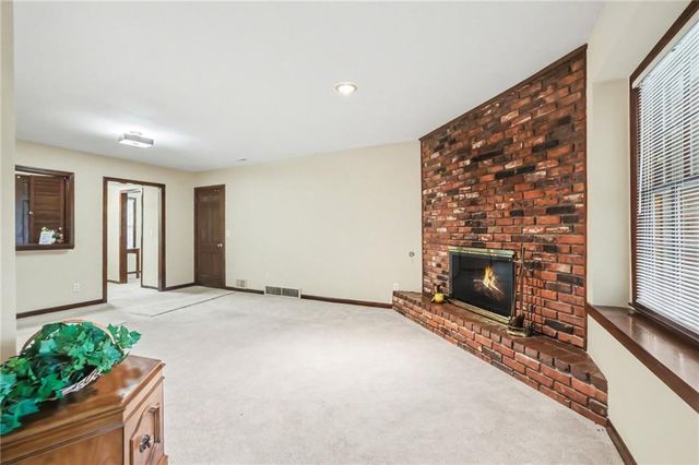 9915 Belleview Avenue, Kansas City, MO 64114