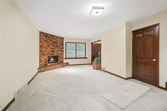 9915 Belleview Avenue, Kansas City, MO 64114