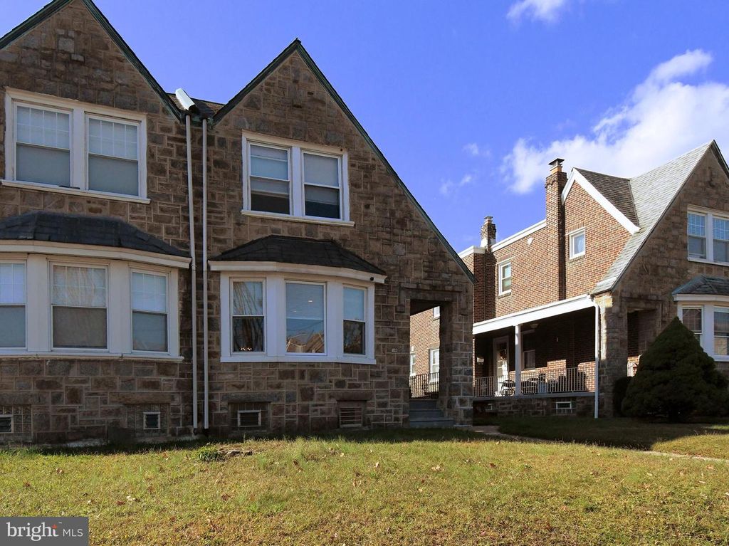 Image 2 of property listing at 832 KNORR ST, Philadelphia, PA 19111