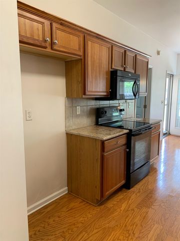 984 E NESTING WOOD CIR, Memphis, TN 38018