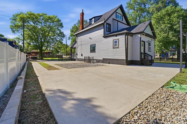 8378 Woodbine Avenue, Cincinnati, OH 45216