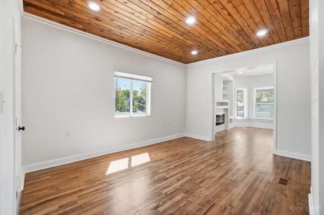 8378 Woodbine Avenue, Cincinnati, OH 45216