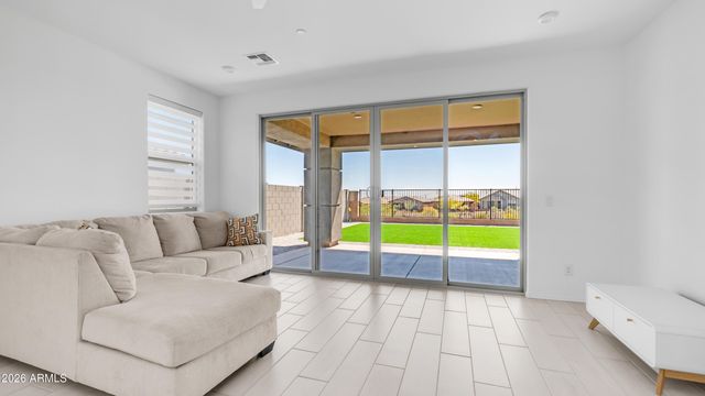 13303 W EAGLE FEATHER Road, Peoria, AZ 85383