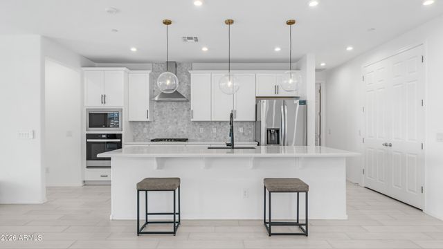 13303 W EAGLE FEATHER Road, Peoria, AZ 85383