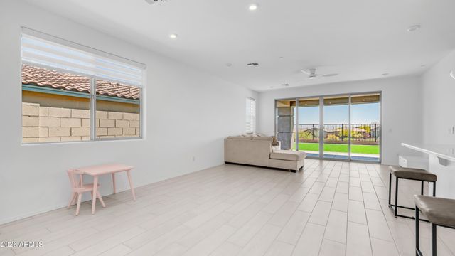 13303 W EAGLE FEATHER Road, Peoria, AZ 85383