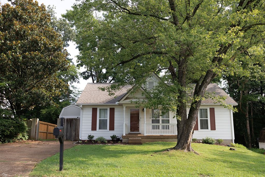 1216 Jacksons Hill Rd, Hermitage, TN 37076