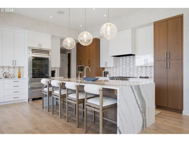 3072 LAKEVIEW Blvd, Lake Oswego, OR 97035