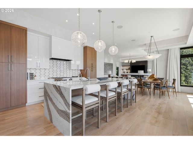 3072 LAKEVIEW Blvd, Lake Oswego, OR 97035