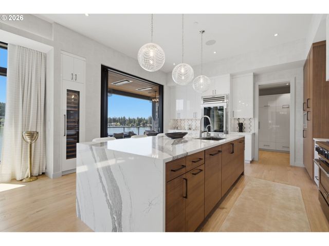 3072 LAKEVIEW Blvd, Lake Oswego, OR 97035