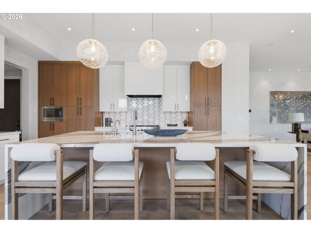 3072 LAKEVIEW Blvd, Lake Oswego, OR 97035