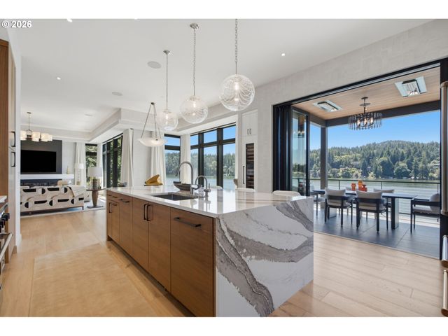 3072 LAKEVIEW Blvd, Lake Oswego, OR 97035