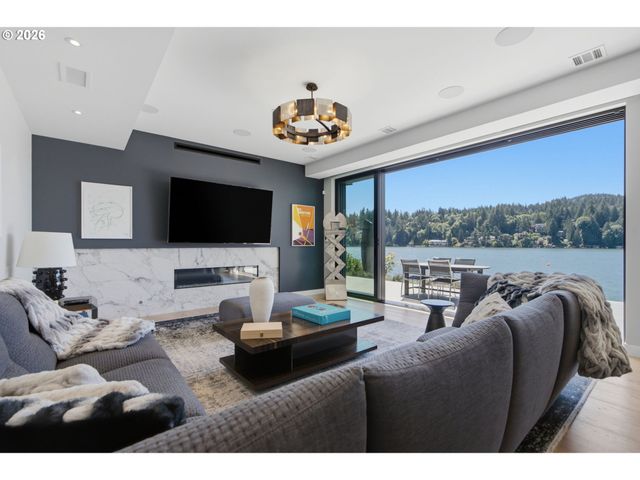3072 LAKEVIEW Blvd, Lake Oswego, OR 97035