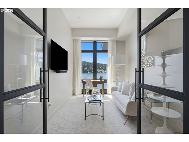 3072 LAKEVIEW Blvd, Lake Oswego, OR 97035
