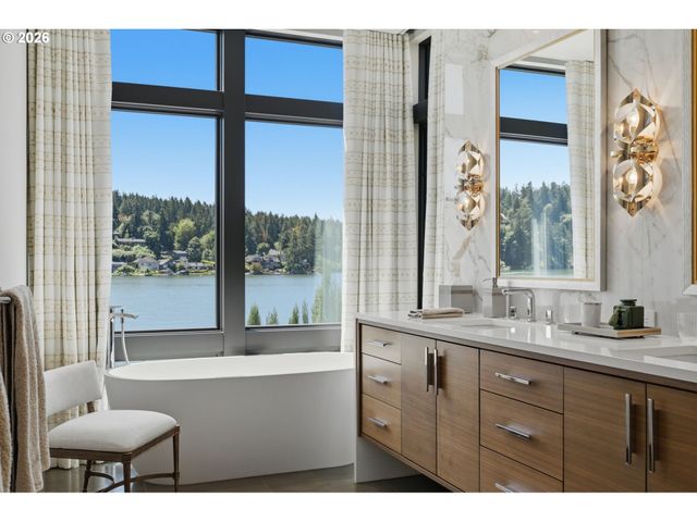 3072 LAKEVIEW Blvd, Lake Oswego, OR 97035