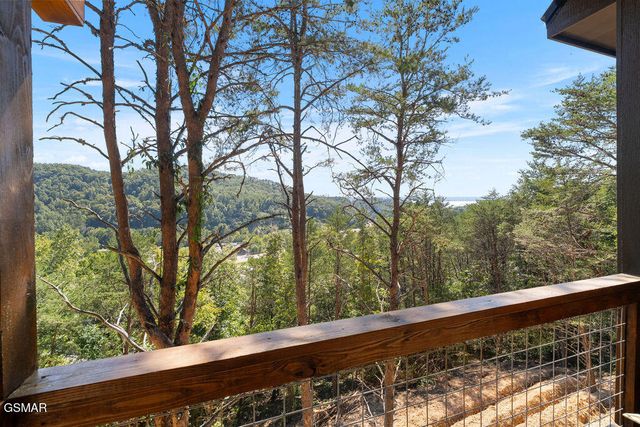 3004 Crestview Court, Sevierville, TN 37862