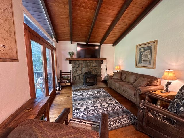 916 Riverside Lane, Blue Ridge, GA 30513