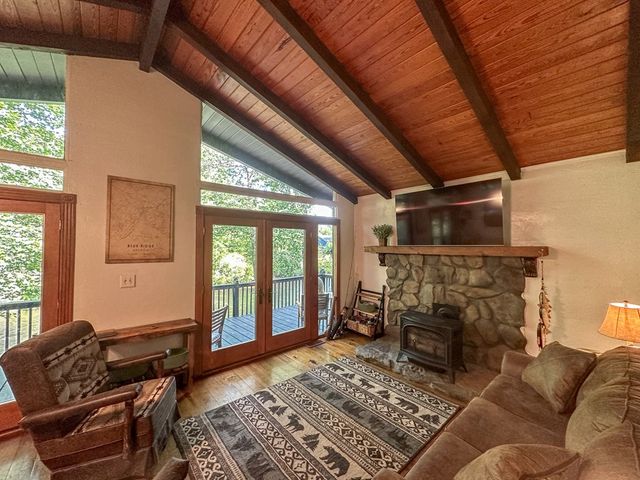 916 Riverside Lane, Blue Ridge, GA 30513