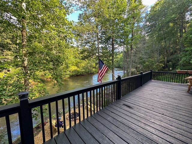 916 Riverside Lane, Blue Ridge, GA 30513